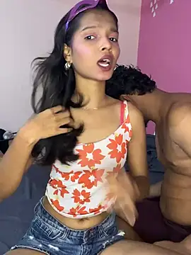 sexxybobby (Ask my age) - Boobs flash 🫦