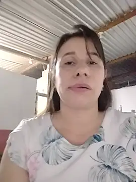 MIA-LARIOS live cam on Stripchat