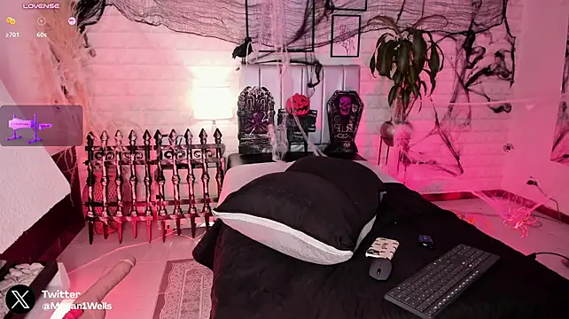 megan-wells live now