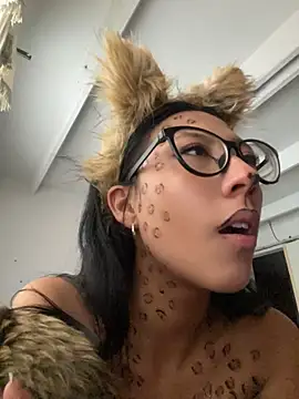 StefanyLuxe_18的直播画面