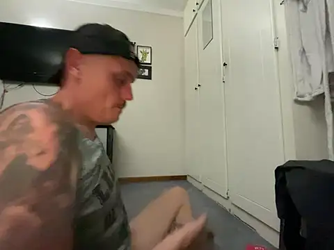 2hornyguyz