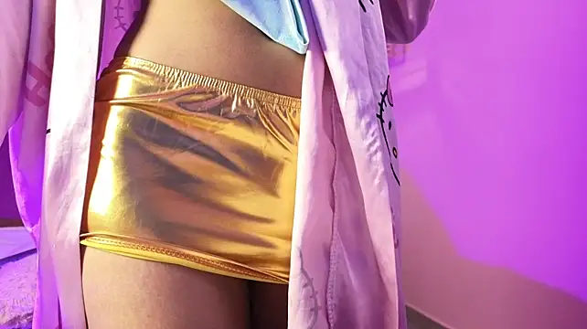 ela_petit live cam on Stripchat