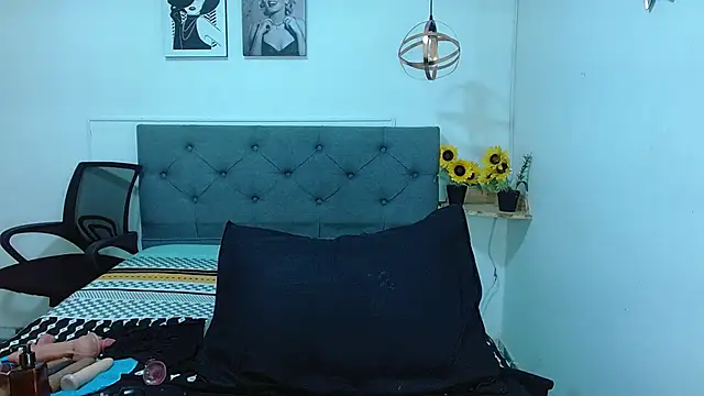 sasi_luna live cam on Stripchat