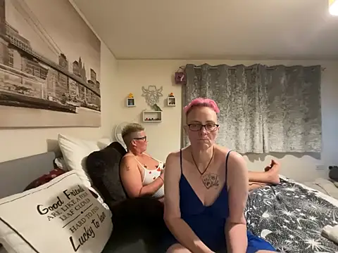 Curvy-Jinx live cam