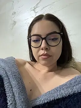 KaylaLewyss live cam on Stripchat