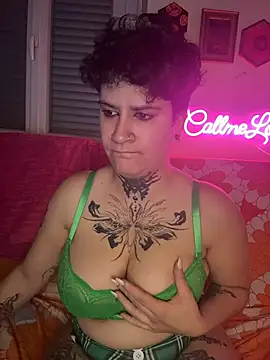 callmelouve live cam on Stripchat