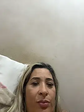 lindinha-sexy live cam on StripChat