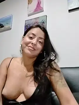 LUNAGREEN_1 live cam on StripChat