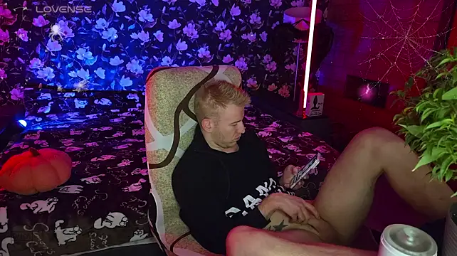 Vuitton live cam on Stripchat