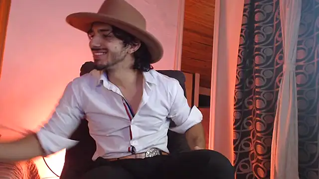 ArturoCardona_ live cam on Stripchat
