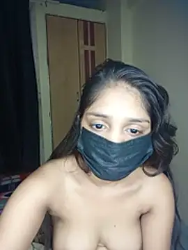 Tirpi live cam on Stripchat